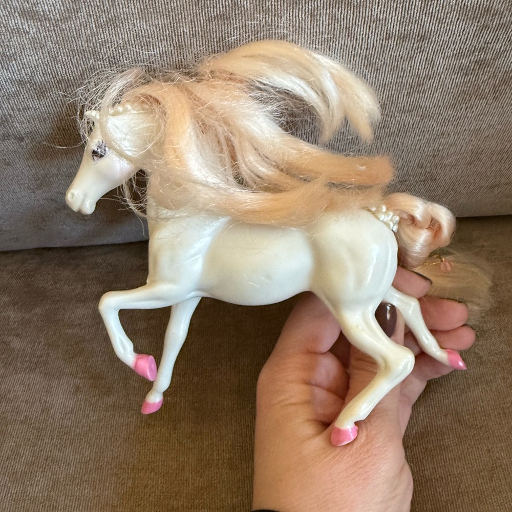 plastic white horse with pink hooves. Synthetic mane and tail. 5 in. Blue eye